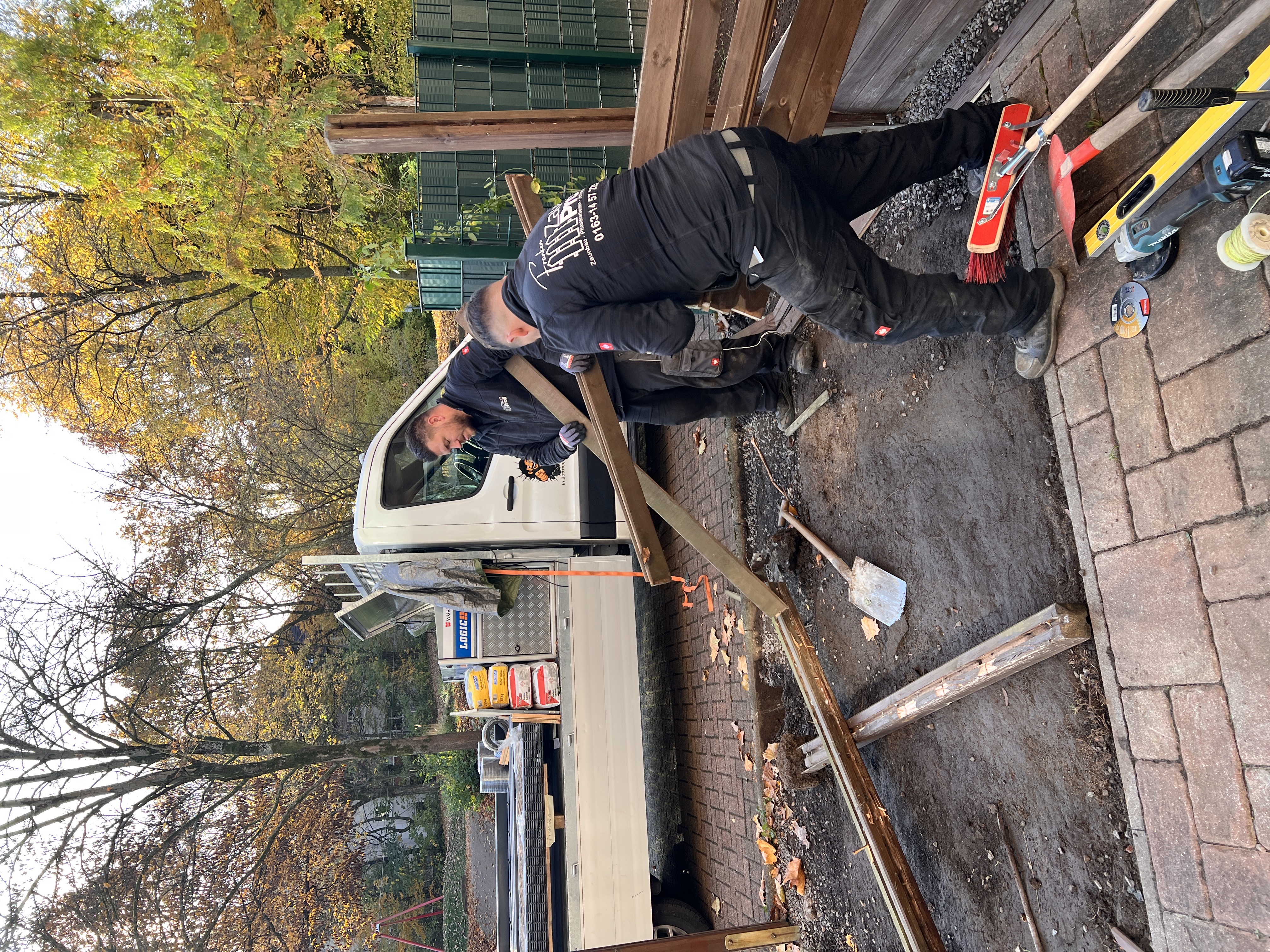 Hecke & Zaun entfernt & Zaun neu