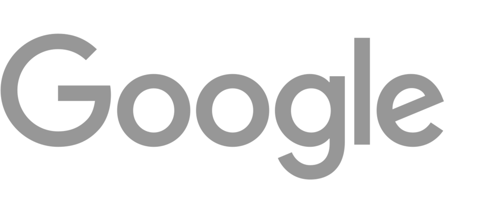 Graues Google-Logo auf dunkelgrünem Hintergrund.