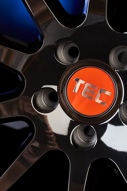 TEC Speedwheels Leichtmetallfelge an einem tiefergelegten Sportwagen