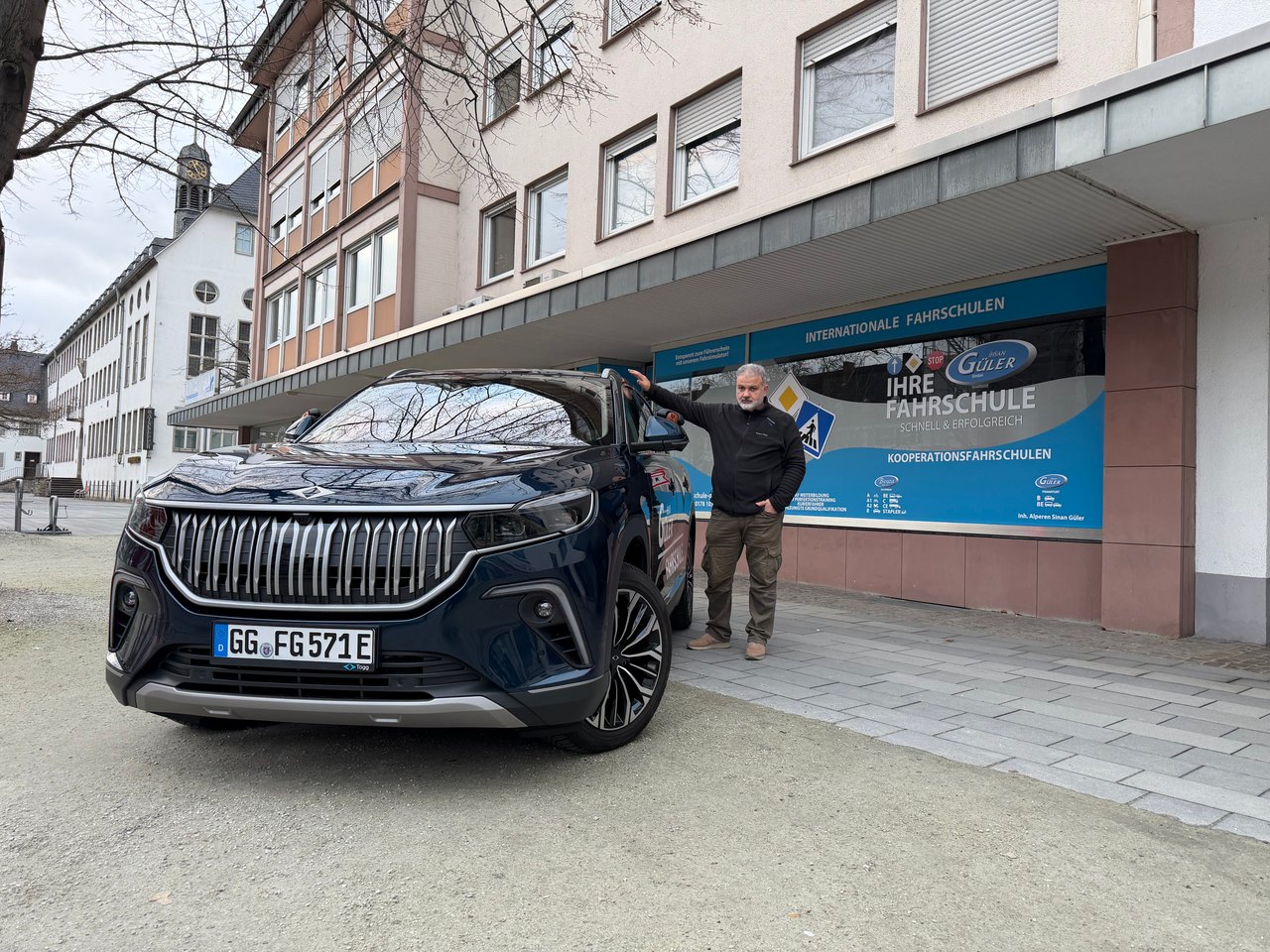 Fahrschulauto der Fahrschule Güler, ein TOGG T10X.