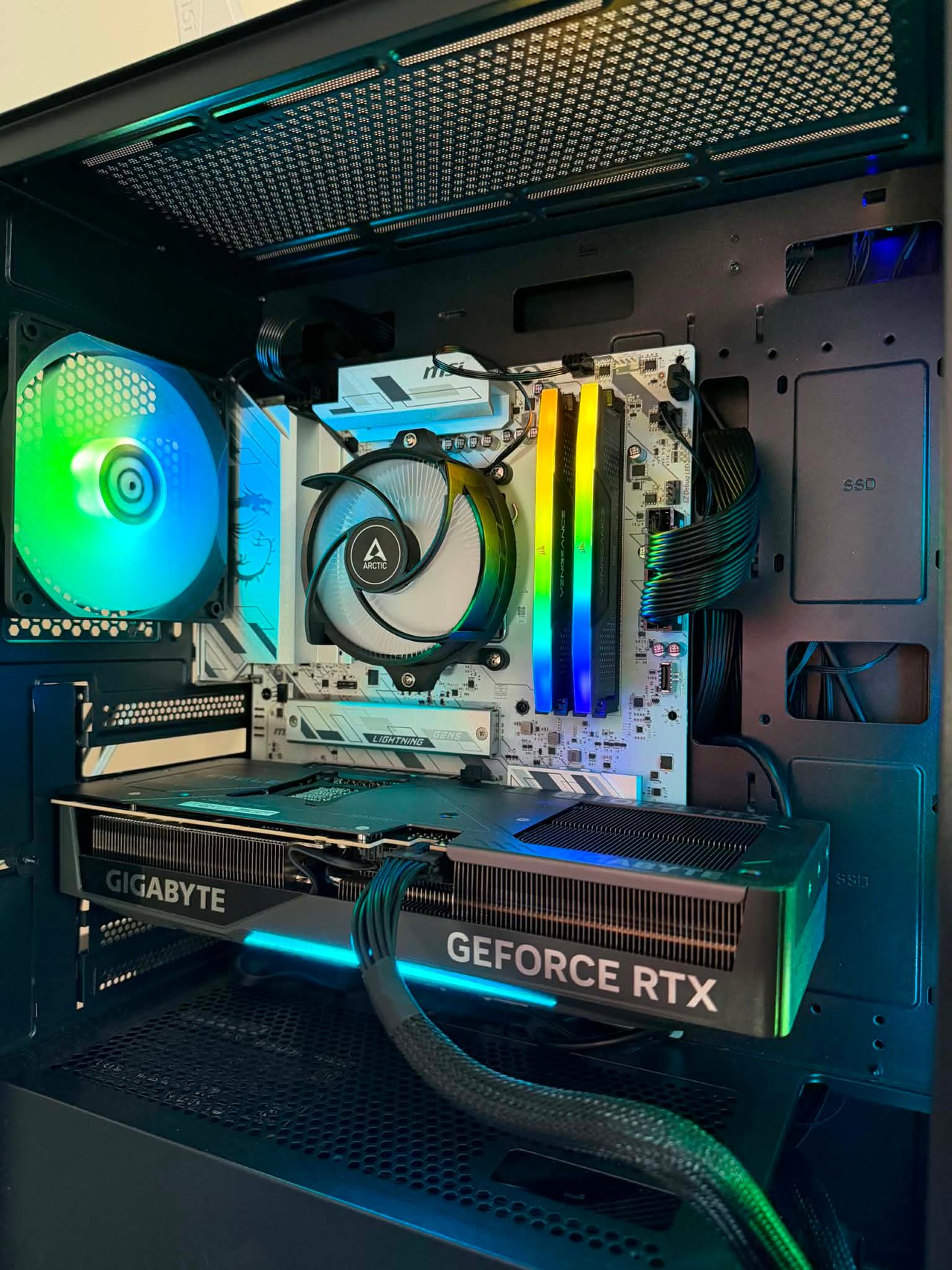 best built pc internals photo.jpg