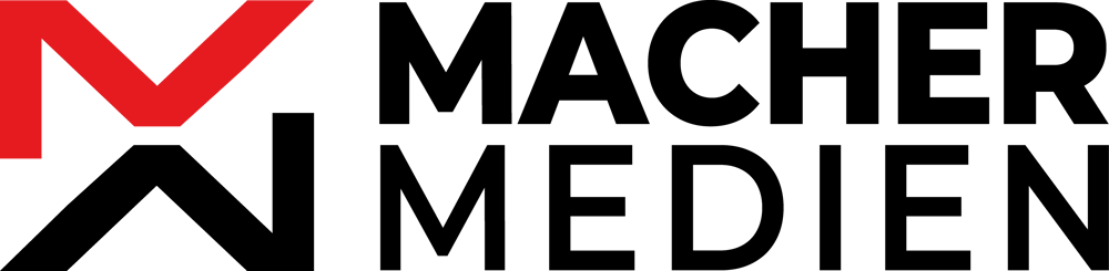 Rotes "M" und schwarzes "M" bilden ein Logo mit dem Text "MACHER MEDIEN" auf einem dunkelgrünen Hintergrund.