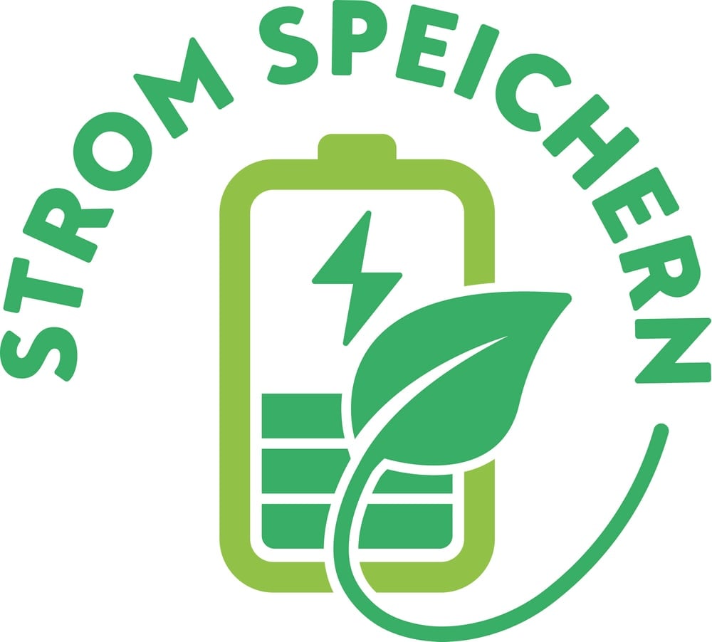 Grünes Logo mit einem Batteriesymbol, Blitz und Blatt, umgeben vom Text "STROM SPEICHERN".