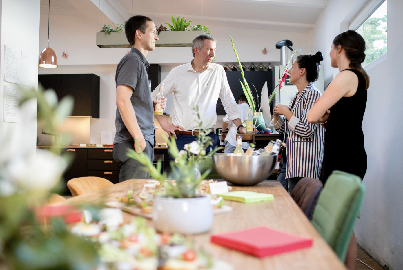Seminarraum in Hannover: Loftbereich der NEOP Academy mit Workshop-Bestuhlung