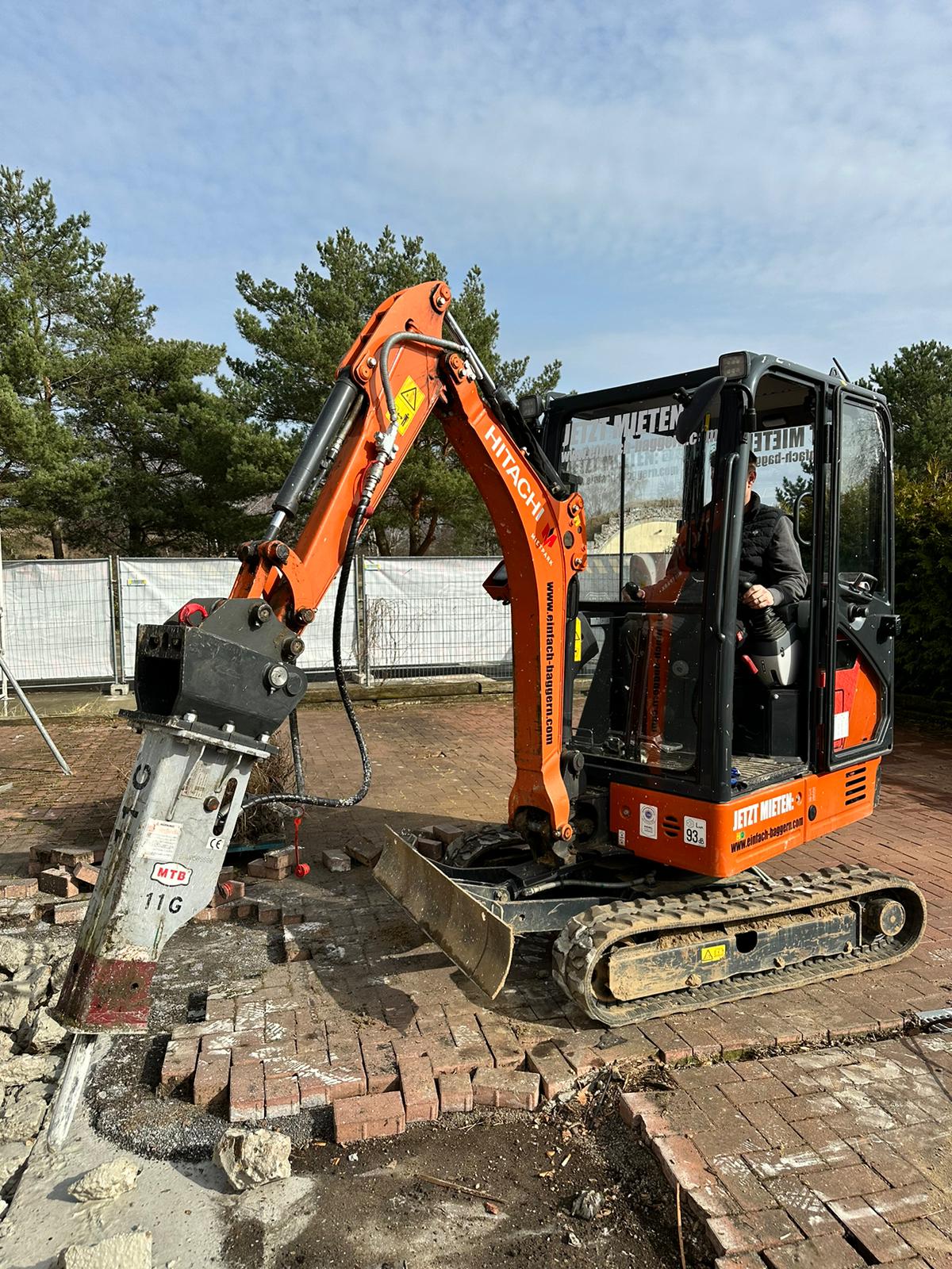Minibagger im Einsatz auf der Baustelle