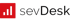 Rotes Quadrat mit drei Balken und schwarzer Text "sevDesk".