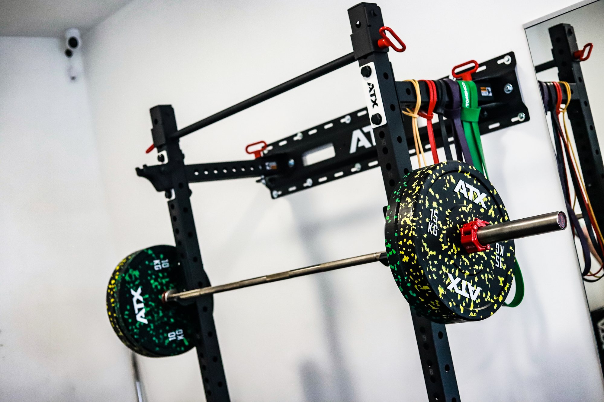 Langhantel am Rack im Trainingsbereich der Physiotherapie Heilmann Berlin