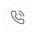 Dunkelrotes Telefon-Icon mit Schallwellen in einem Kreis auf schwarzem Hintergrund.