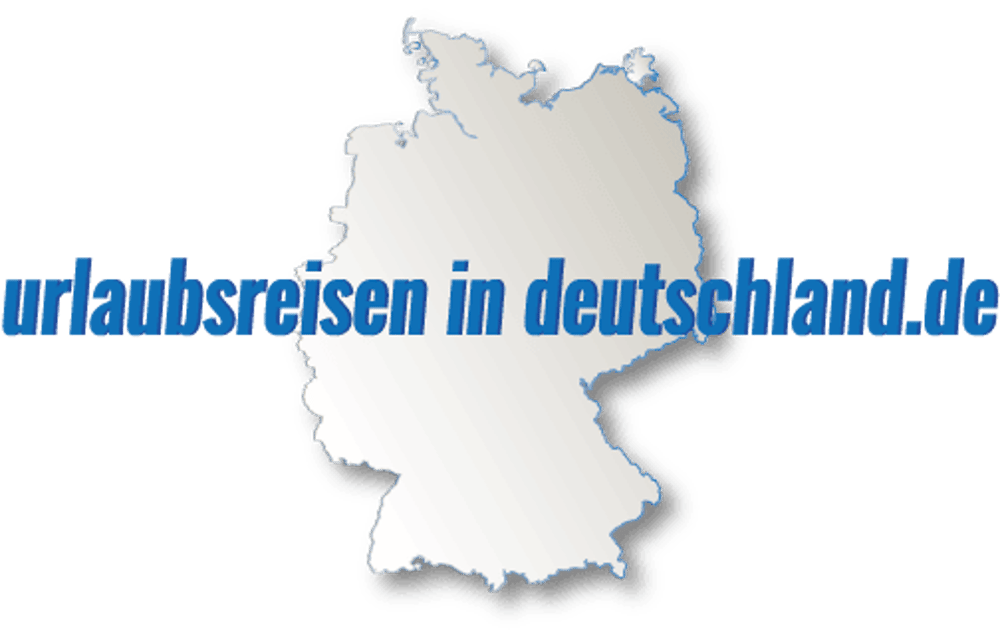 Umrisskarte Deutschlands mit dem Text "urlaubsreisen-in-deutschland.de" in Blau darüber.