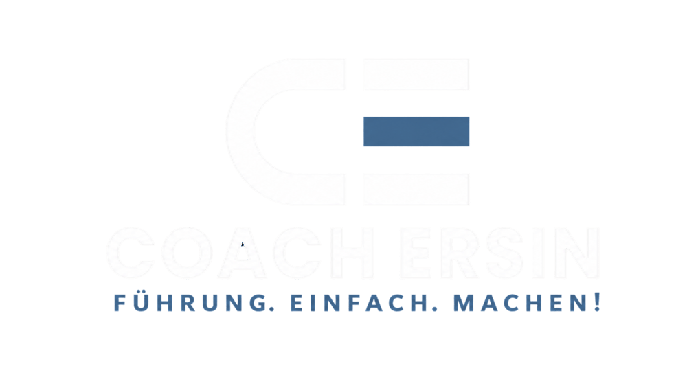 Logo mit Text "Ersin Bilgetekin Coach Ersin. Führung. Einfach. Machen!" in Weiß und Blau auf grünem Hintergrund.