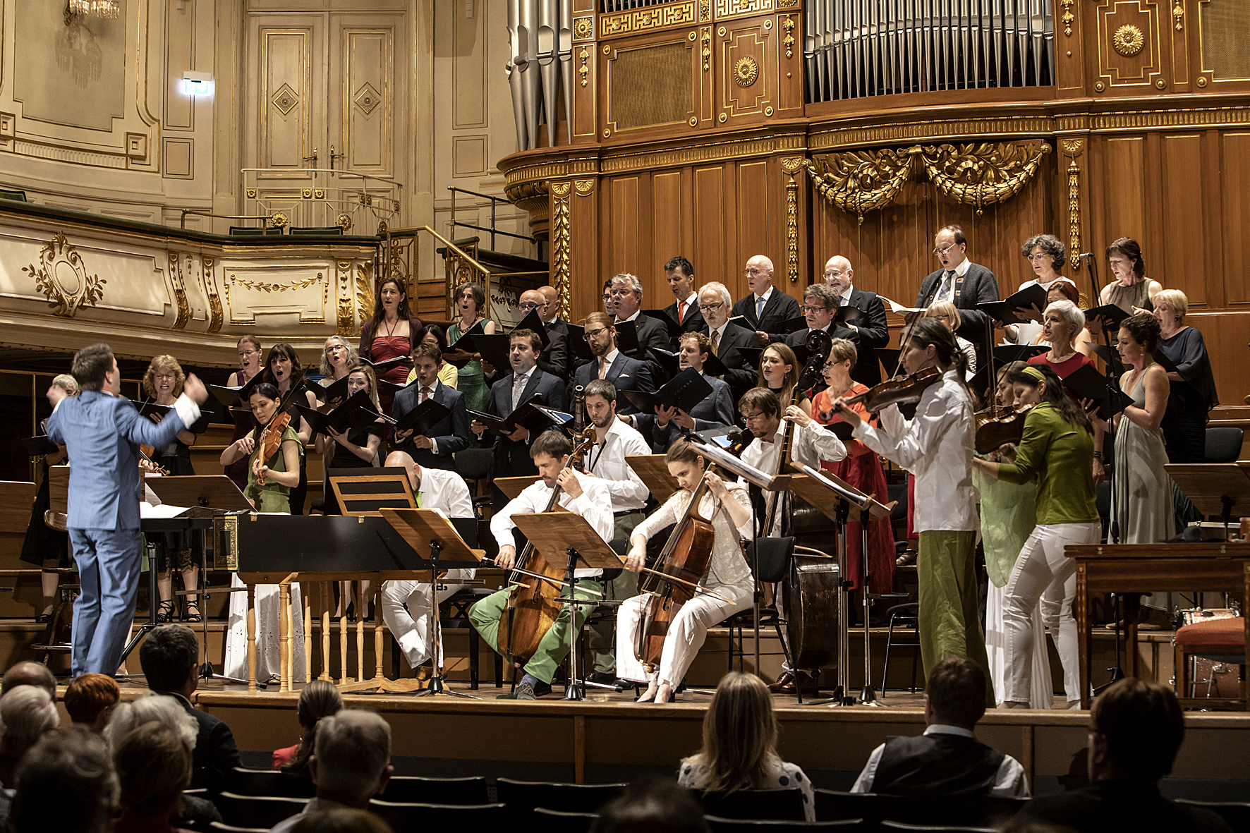 Final applause after the closing gala MESSIAH in the Stefaniensaal, Voices of Spirit 2019, Graz