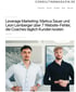 Zwei Männer, Markus Sauer und Leon Lemberger, stehen vor einer Wand mit Bildern.