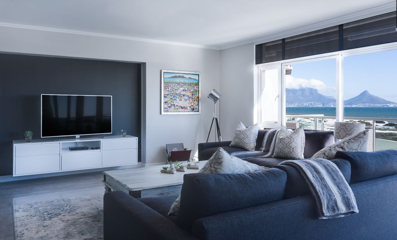 Gemütliches Gästezimmer mit Pflanzen