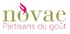 Logo "novae" in Grün mit pinkfarbenem Flammensymbol über dem "o" und "Partisans du goût" darunter.