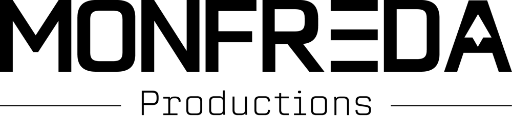 Schwarzer Text "MONFREDA Productions" auf grünem Hintergrund, mit Linien über und unter "Productions".