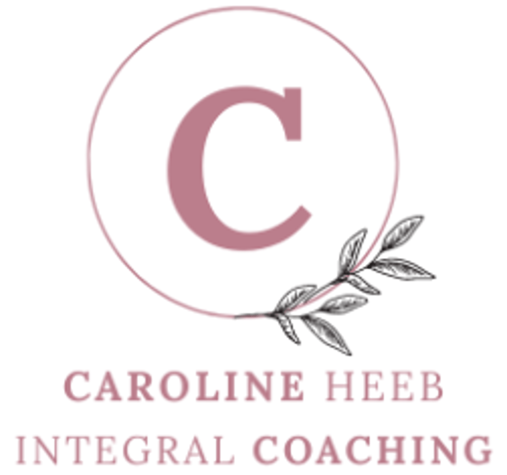 Logo von Caroline Heeb Integral Coaching mit einem rosa C im Kreis und einem gezeichneten Zweig.