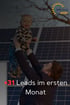 Ein Mann hält ein lachendes Baby vor Solarmodulen, Text: „+31 Leads im ersten Monat“, Logo: „inplace solar“.