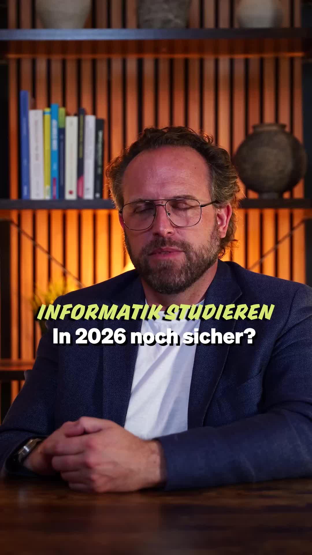 Mr. Karriere ordnet die Sorge vor künstlicher Intelligenz ein und erklärt, warum Informatiker weiterhin gefragt bleiben.