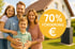 Zwei Smartphones zeigen eine Smart-Home-App mit Energieverbrauchsdaten, Solarproduktion und einem Hausmodell.