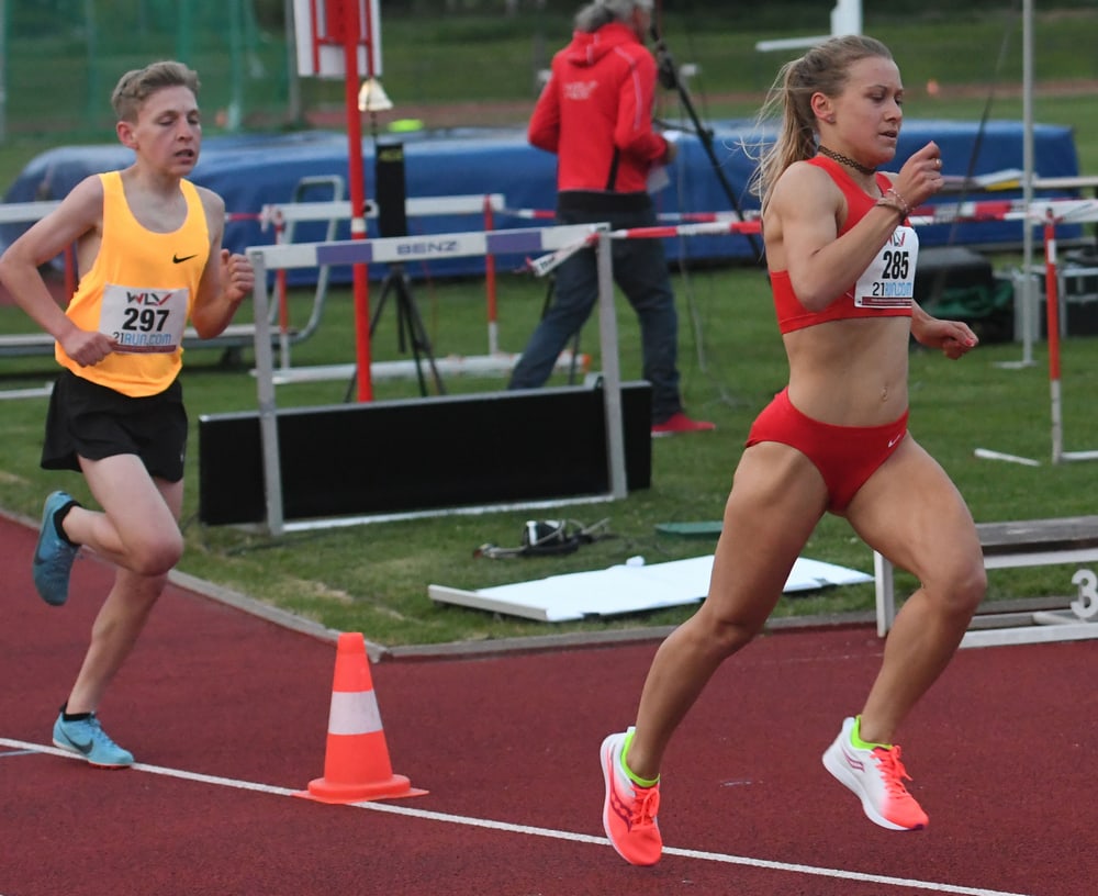 Julia Mayer im 2.000-Meter-Rennen auf der Bahn 2019