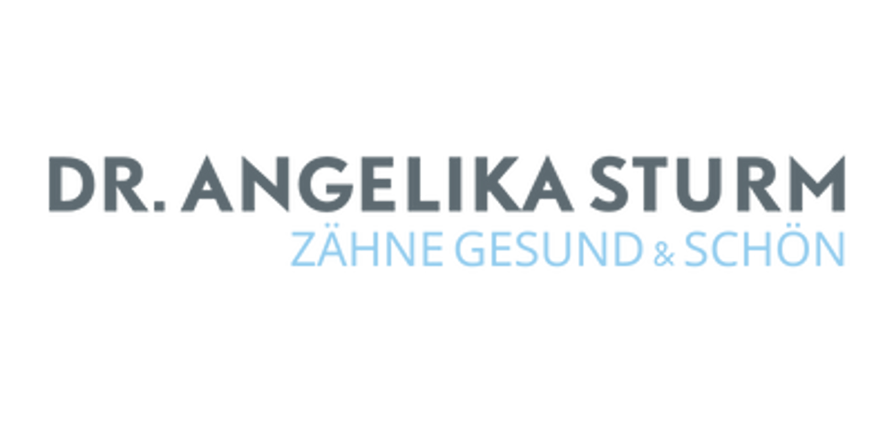 Logo mit Text "DR. ANGELIKA STURM" in Grau und "ZÄHNE GESUND & SCHÖN" in Hellblau.