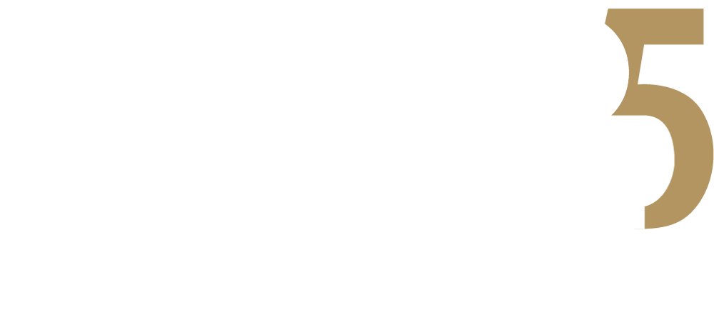 Logo von PIER5 Training & Therapie mit weißer Schrift und einer goldenen Ziffer Fünf auf schwarzem Hintergrund.