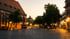 Luftaufnahme von Coburg mit dem Rathaus und der Stadtkirche St. Moriz, umgeben von Nebel bei Sonnenaufgang.