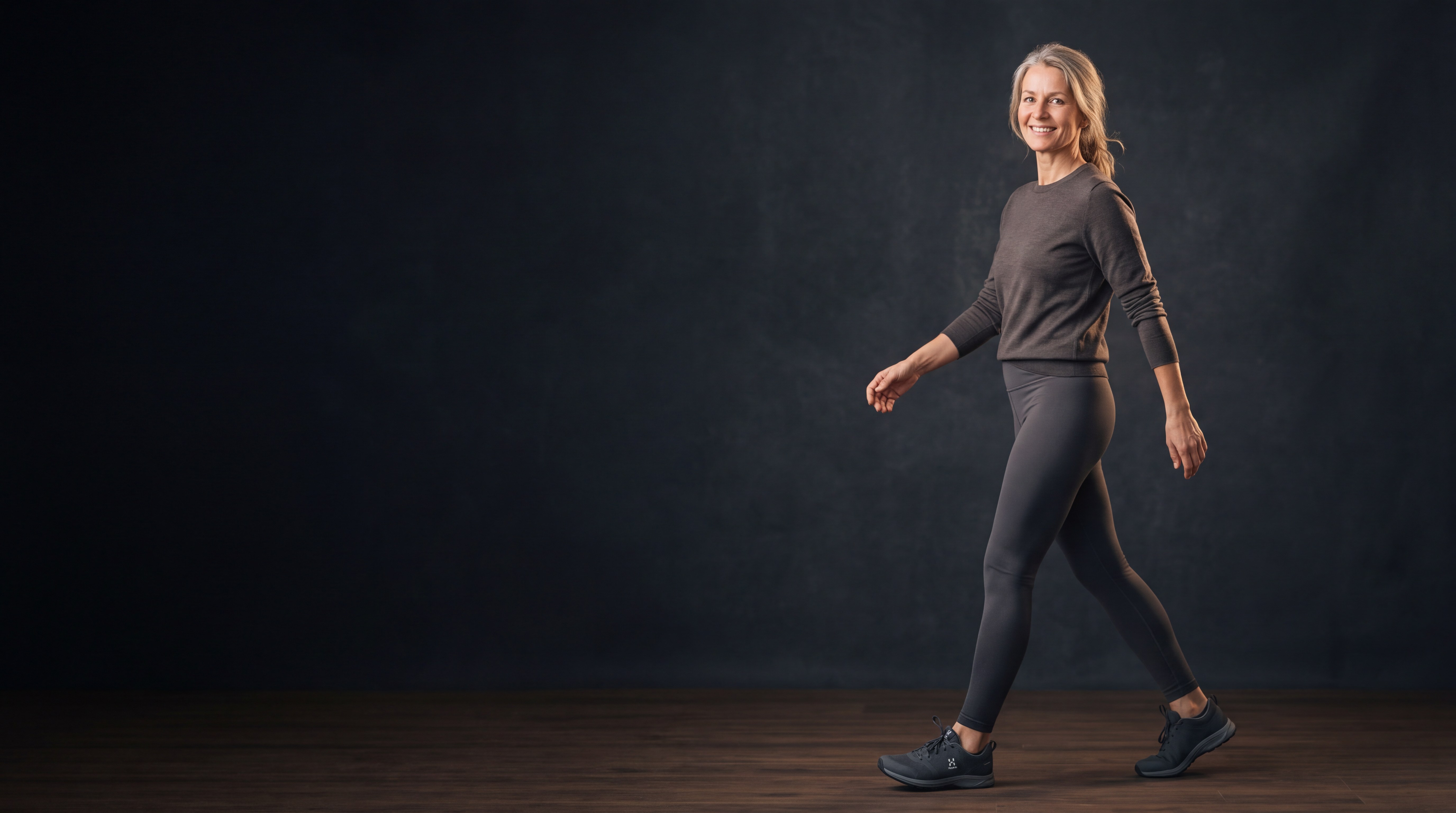 Mensch in natürlicher, aufrechter Bewegung