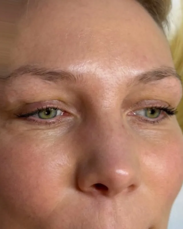 Lichte Augenbrauen vor der Powderbrows-Behandlung