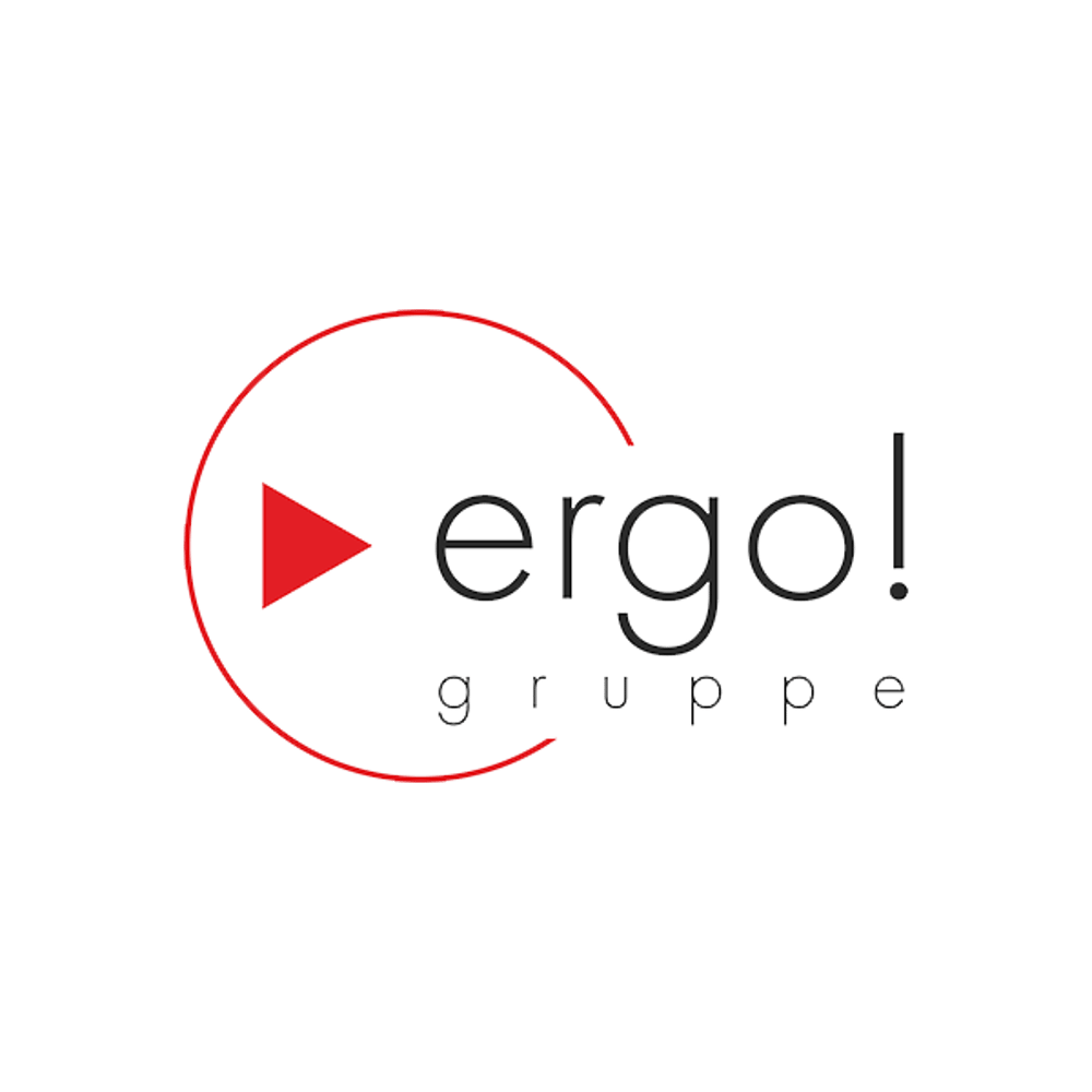 Logo: Schwarzer Text "ergo!" und "gruppe" mit einem roten Wiedergabesymbol in einem Kreis.