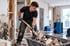 Trocknungstechniker / Leckorter (m/w/d) bei der Arbeit