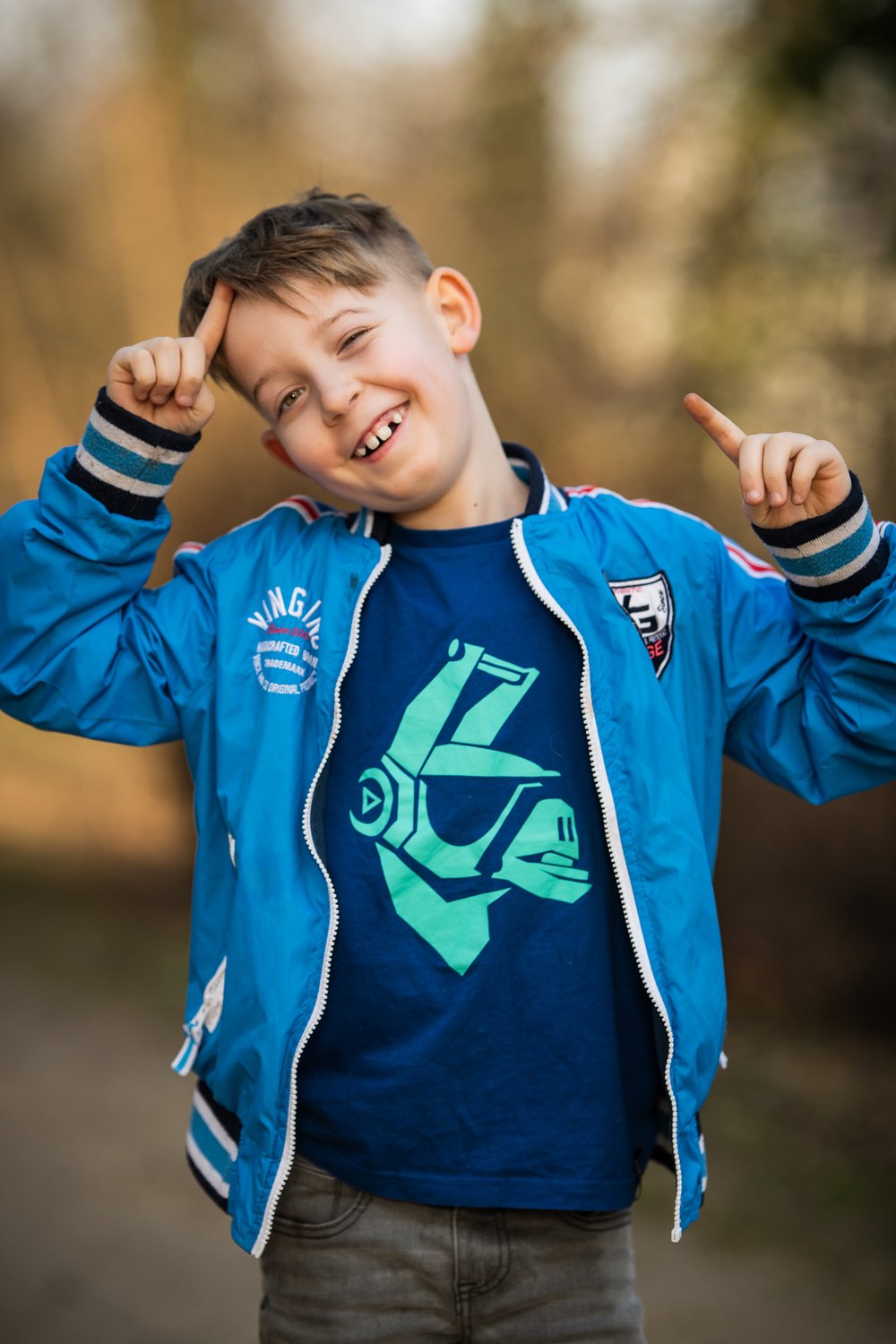 Kinderporträt, entspannt nach dem Kennenlernen fotografiert