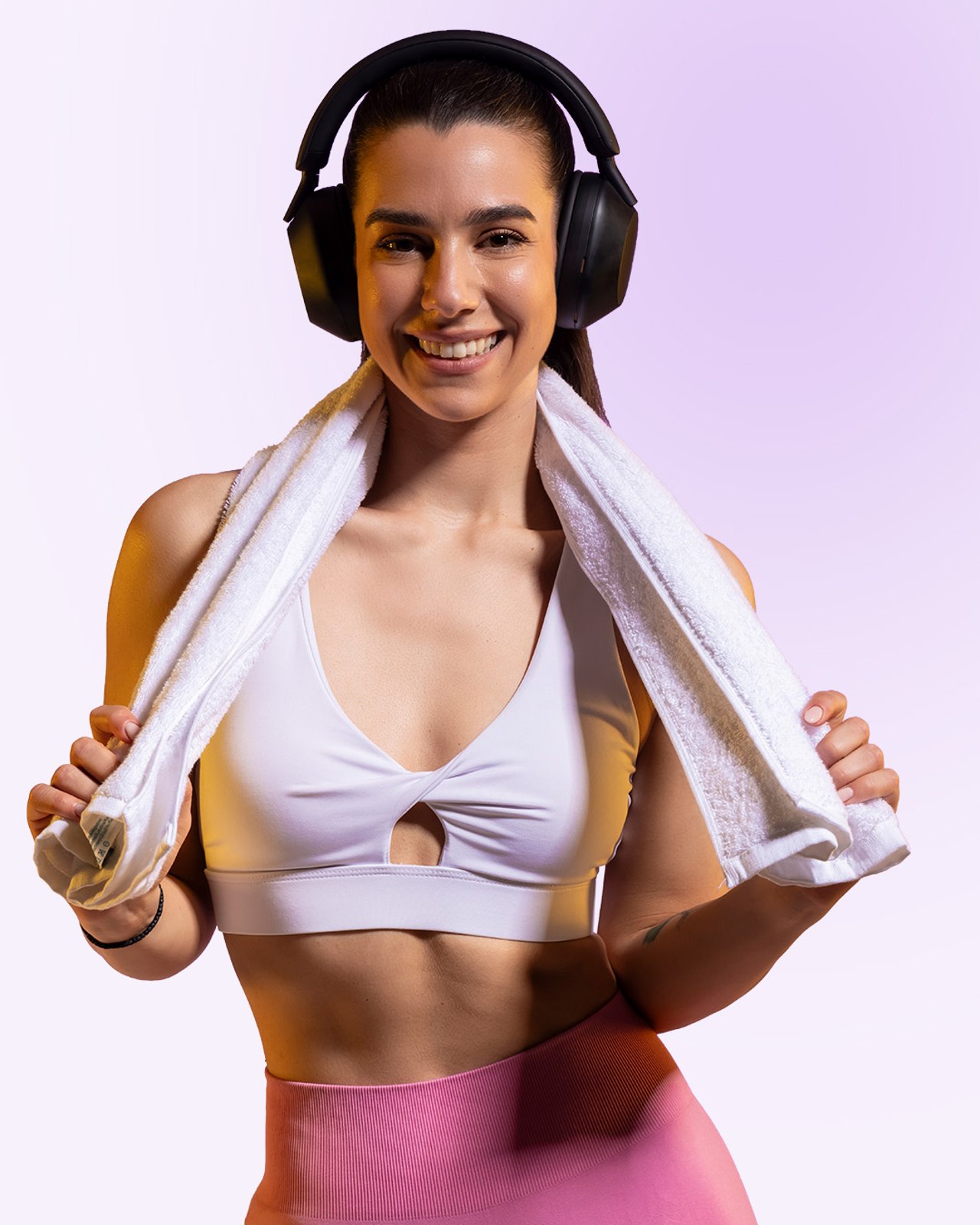 Zwei Frauen in Sportoutfits, Christmas Special bei High Class Fitness Ladies