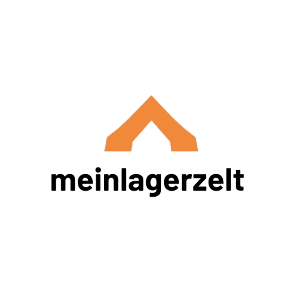 Logo von meinlagerzelt: orangefarbenes Zelt-Symbol über dem schwarzen Schriftzug "meinlagerzelt" auf dunkelgrünem Hintergrund.