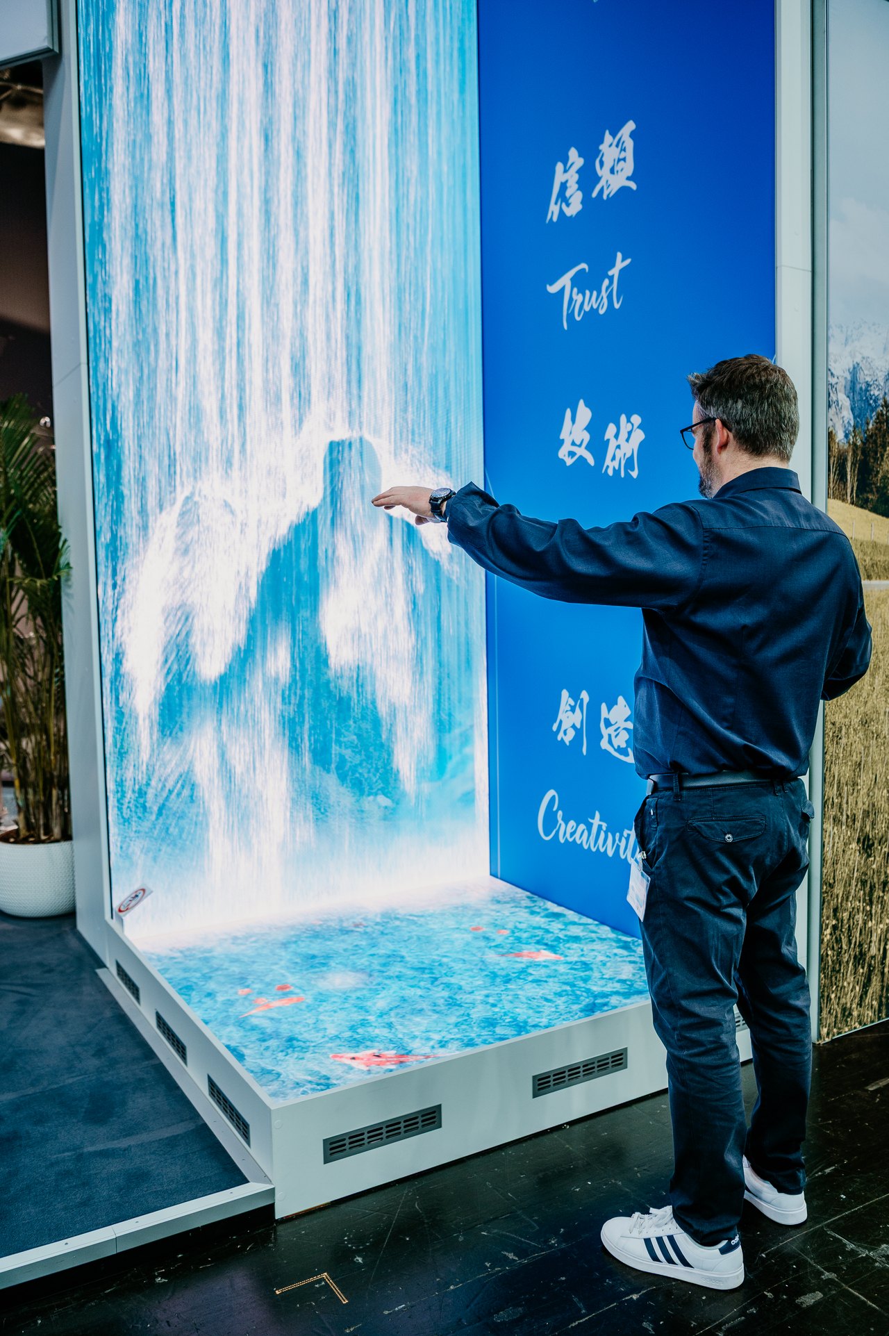 Der LED-Wasserfall – interaktiv, haptisch, unvergesslich