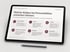 Tablet zeigt Infografik zu Risiken bei Personalabbau mit Themen wie Anwaltsschreiben, LinkedIn und HR-Aufwand.