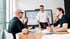 Projektmanagementteam bei einer Besprechung im Büro