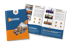 Aufgeschlagenes blau-orangefarbenes Schulprojekt-Broschüre mit Bildern und Text über Schulprojekte und Tanzveranstaltungen.