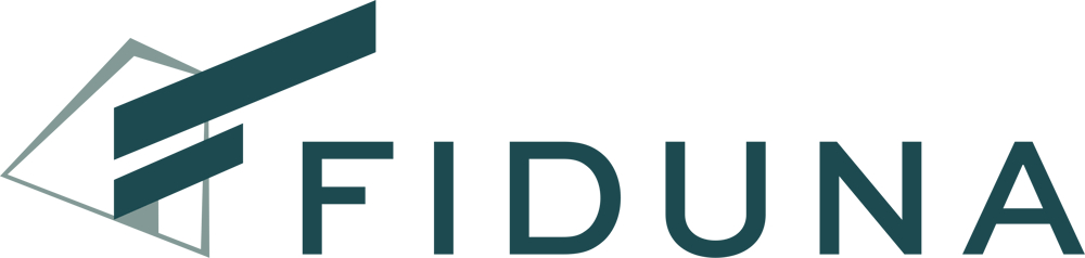 Logo mit stilisiertem Haus und dem Schriftzug „FIDUNA“ in Dunkelgrün auf dunkelgrünem Hintergrund.