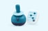 Illustration: Joystick neben einem Bedienfeld mit drei Schiebereglern