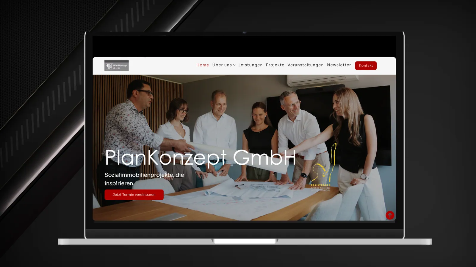 Laptop mit der Website des Architekturbüros PlanKonzept
