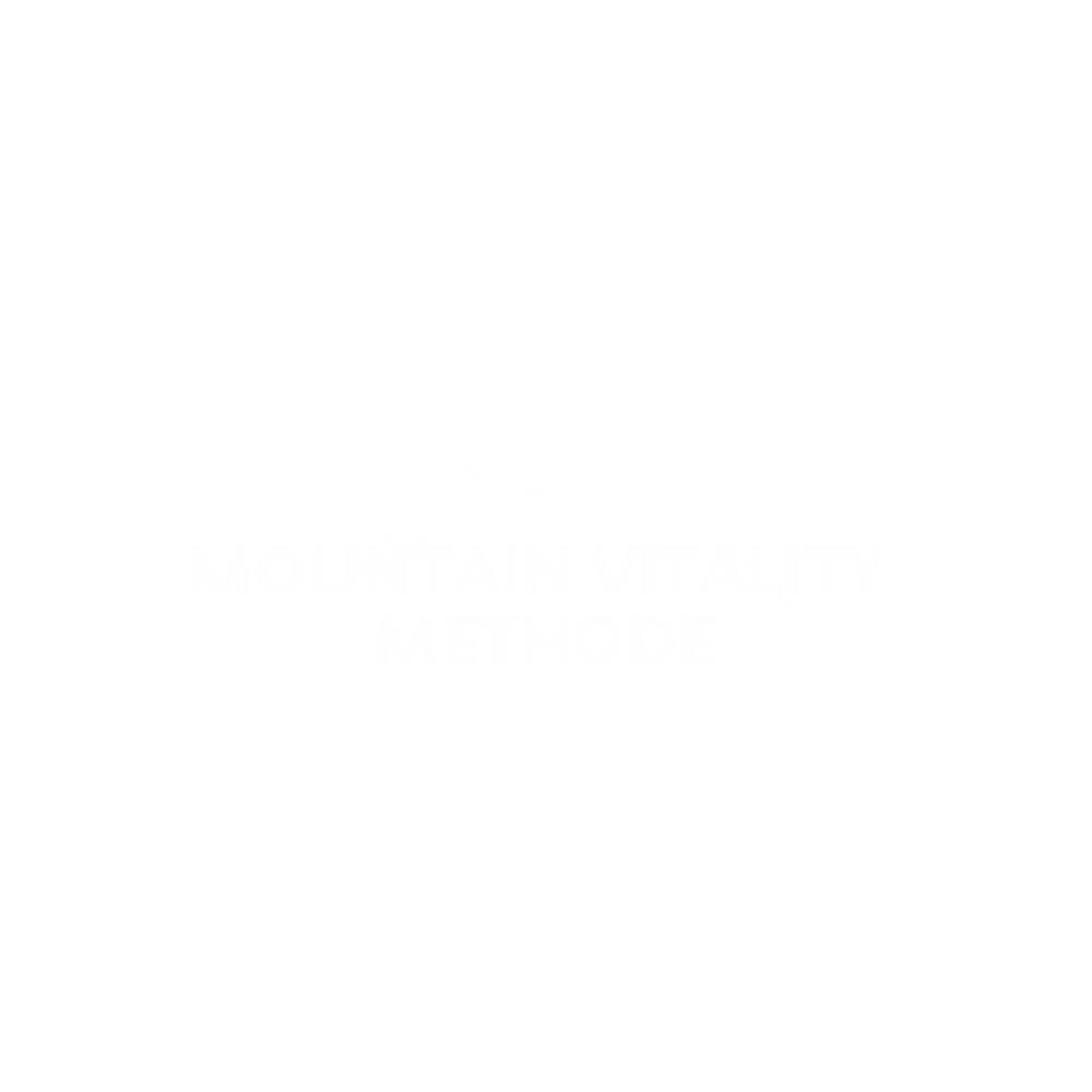 Weiße Bergkontur über "MOUNTAIN VITALITY METHODE" auf grünem Hintergrund.