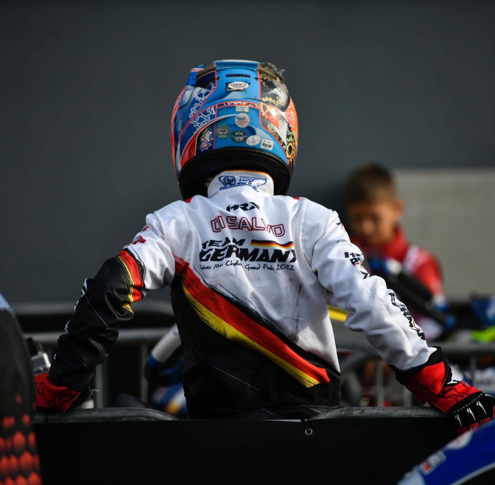 Marlon von hinten im Rennanzug von Team Germany mit seinem Namen auf dem Rücken