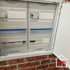 Von WiPi Elektrotechnik installierter Stromverteiler mit FI-Schutzschaltern und beschrifteten Stromkreisen