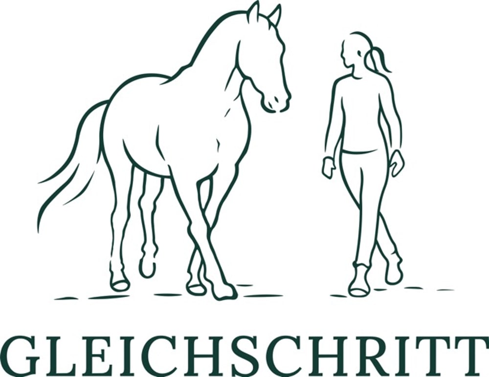 Dunkelgrüne Umrisse eines Pferdes und einer Frau mit Zopf, die nebeneinander auf schwarzem Hintergrund gehen.