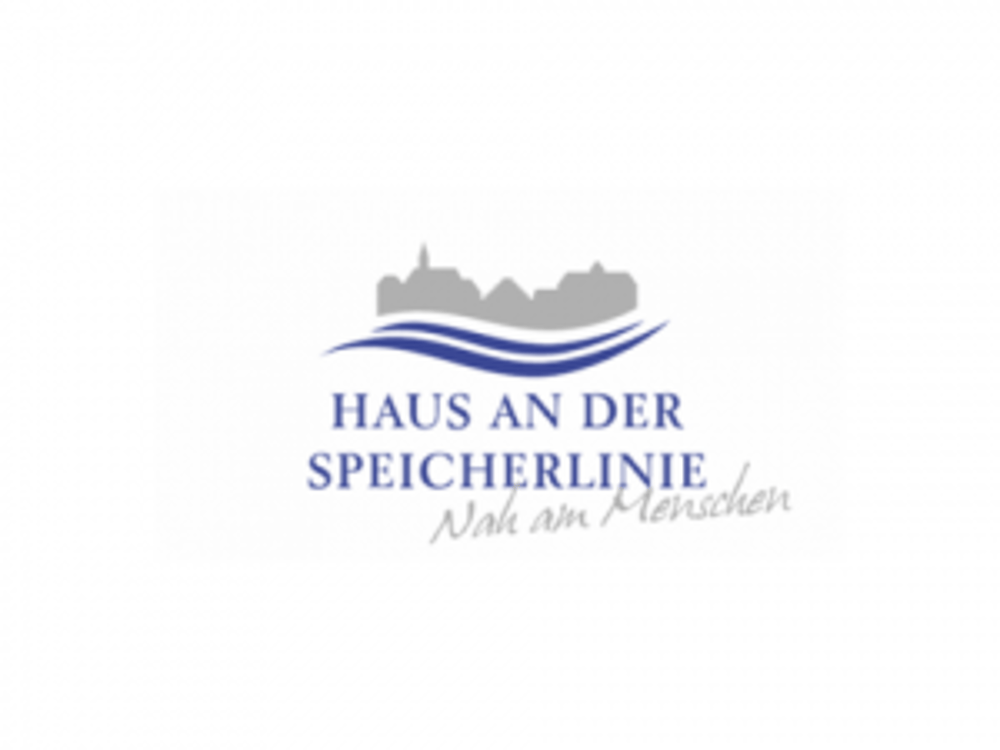 Logo "HAUS AN DER SPEICHERLINIE Nah am Menschen" mit blauer Silhouette einer Stadt über Wellen.
