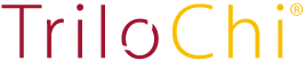 TriloChi-Logo auf grünem Hintergrund, "Trilo" in Rot, "Chi" in Gelb.