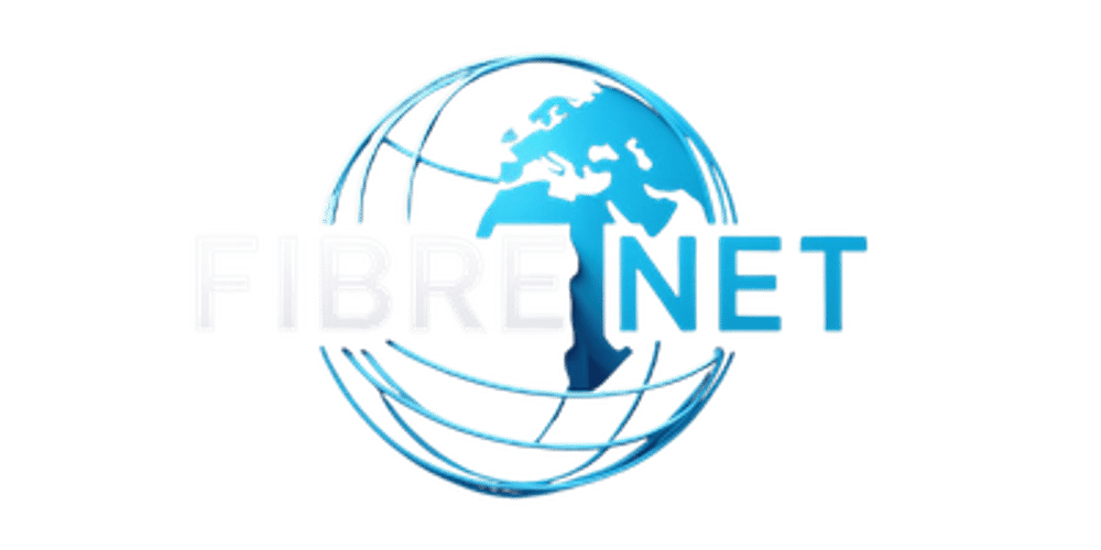 Blaues Globussymbol mit Gitterlinien und den Wörtern "FIBRE NET" in Weiß und Blau.