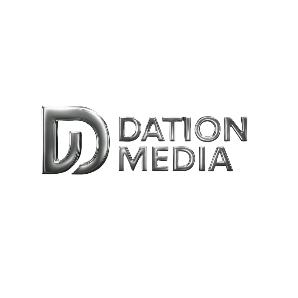 Silbernes 3D-Logo mit großem "D" und den Wörtern "DATION MEDIA" daneben.