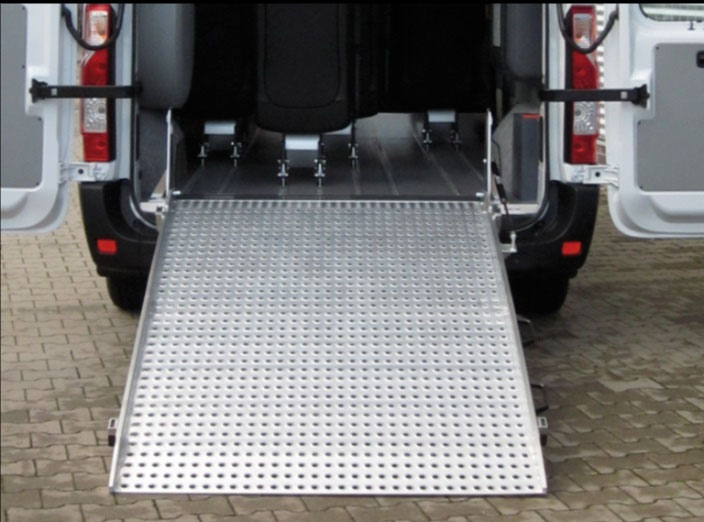Nissan NV400 mit Heckabsenkung und Auffahrrampe – Bild 2